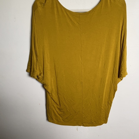 Mustard short sleeve tee size M super soft ! - Picture 4 of 4